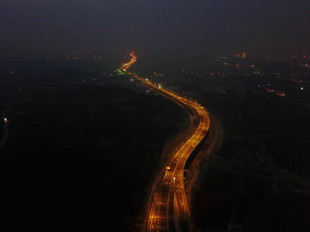 濟(jì)廣高速濟(jì)南連接線段店立交至繞城南線路(鳳凰山至南繞城段)工程效果圖片2.jpg 濟(jì)廣高速濟(jì)南連接線段店立交至繞城南線路(鳳凰山至南繞城段)工程效果圖片2.jpg